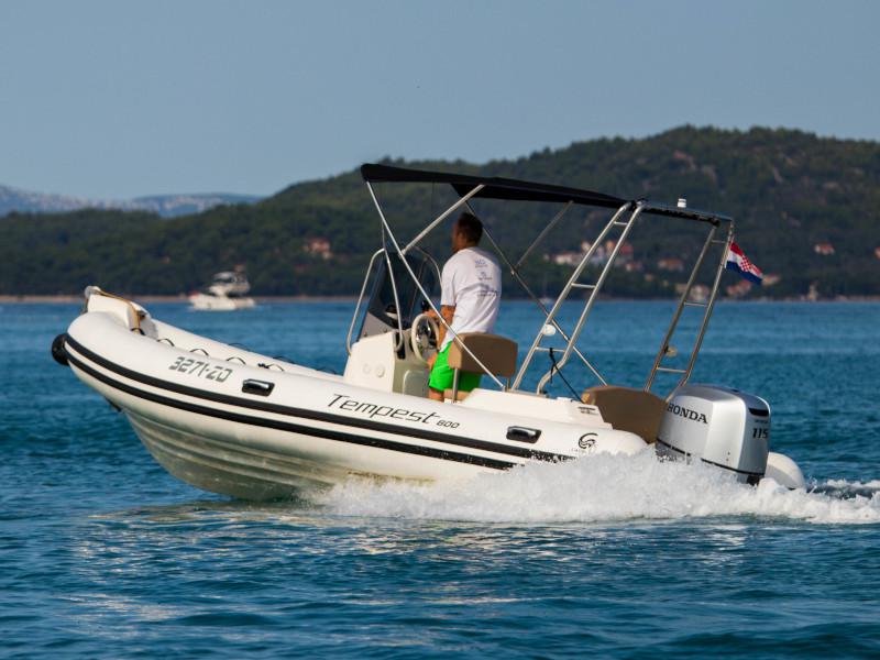 Book yachts online - motorboat - TEMPEST 600 + Honda 115 - CAPELLI - rent