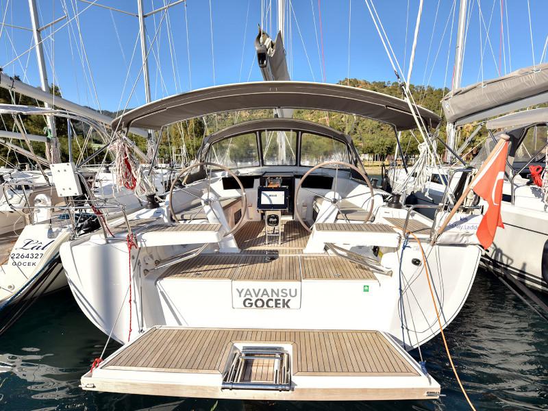 Book yachts online - sailboat - Hanse 418 - YAVANSU - rent