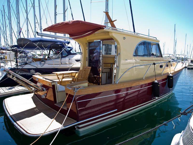 Book yachts online - motorboat - Marco Polo 12 - RED BULL - rent