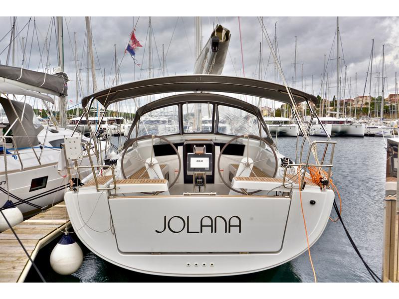 Book yachts online - sailboat - Hanse 388 - JOLANA - rent