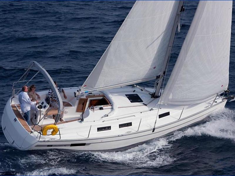 Book yachts online - sailboat - Bavaria 32 Cruiser - Roxy - rent