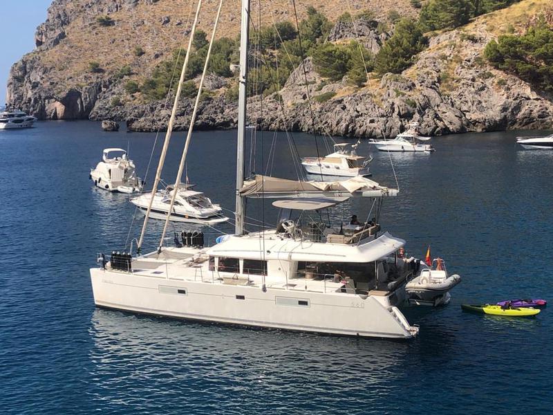Book yachts online - catamaran - Lagoon 560 - Big Gani - rent