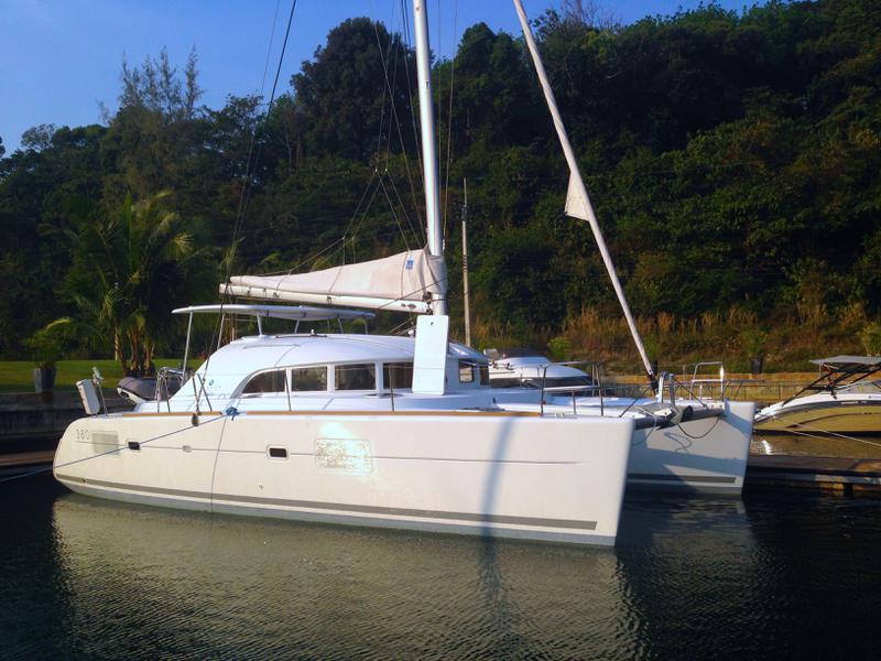 Book yachts online - catamaran - Lagoon 380 S2 - Meridian - rent