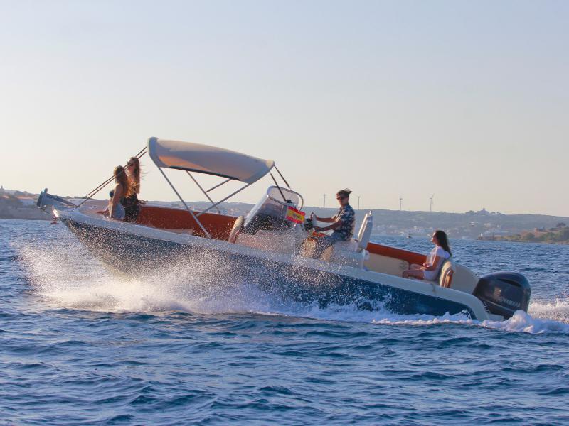 Book yachts online - motorboat - Invictus 240 FX - Menorcamar VIII - rent