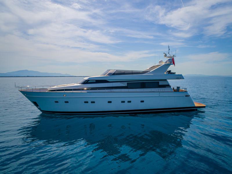 Book yachts online - motorboat - Cantieri di Pisa Akhir 85 - Maestrale - rent