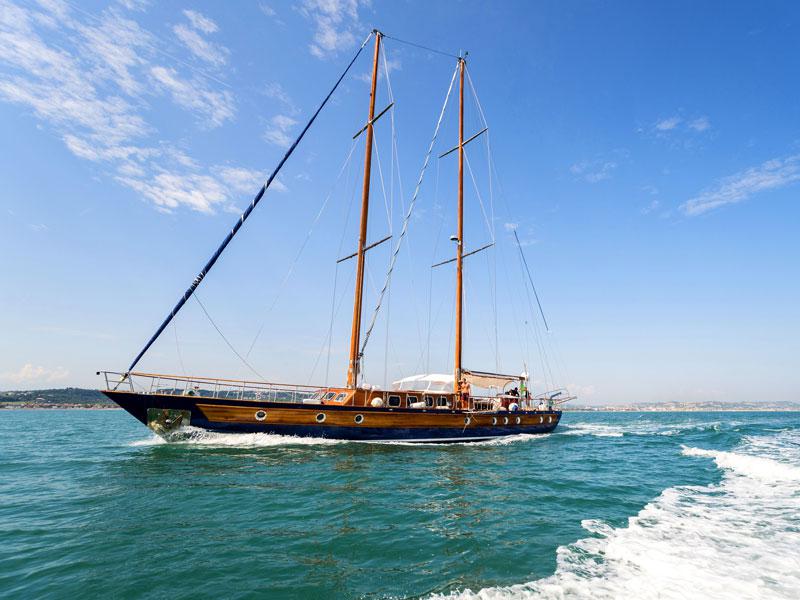 Book yachts online - other - Motor sailer - Lady Q - rent