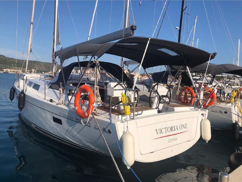 Book yachts online - sailboat - Hanse 455 - Victoria One - rent