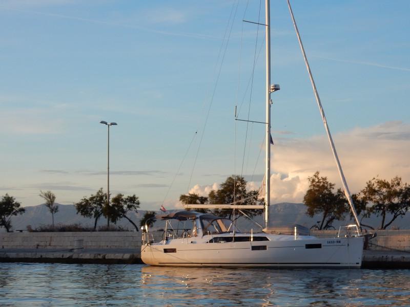 Book yachts online - sailboat - Oceanis 41.1 - White Bird   (no animals allowed) - rent