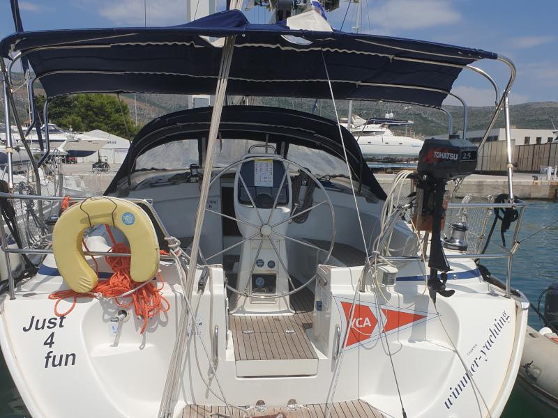 Book yachts online - sailboat - Bavaria 39 Cruiser - Larolau - rent