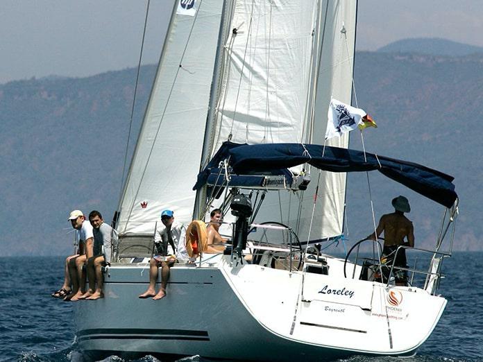 Book yachts online - sailboat - Dufour 425 - Loreley - rent