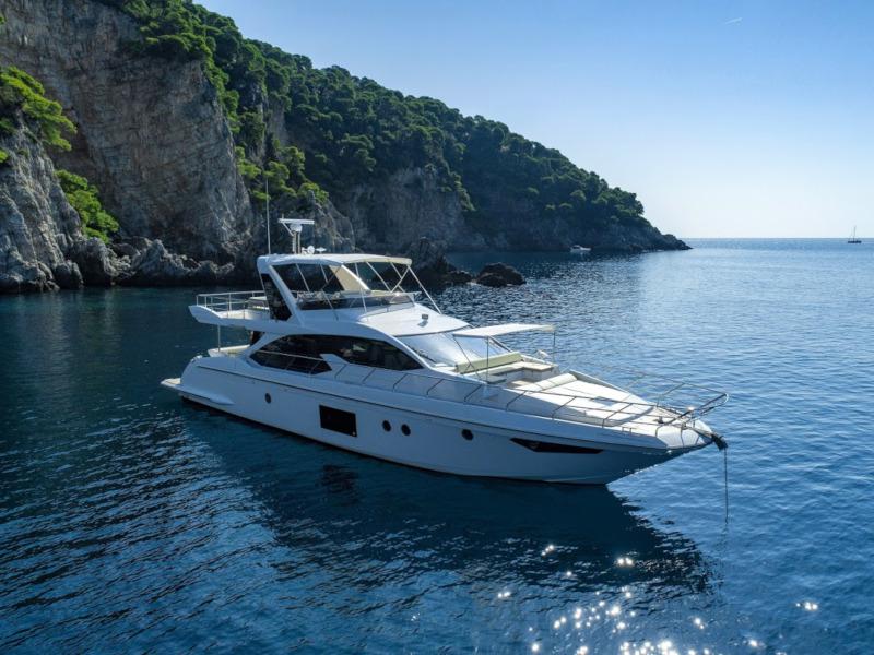 Book yachts online - motorboat - Azimut 66 - Tamara II - rent
