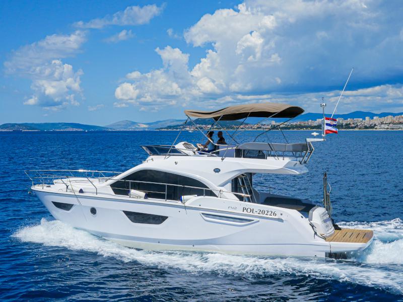 Book yachts online - motorboat - Sessa Fly 42 - Jupika II - rent