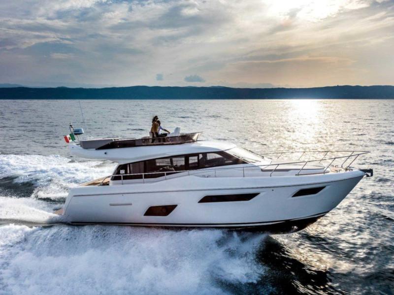 Book yachts online - motorboat - Ferretti 450 - Lady Esmeralda - rent