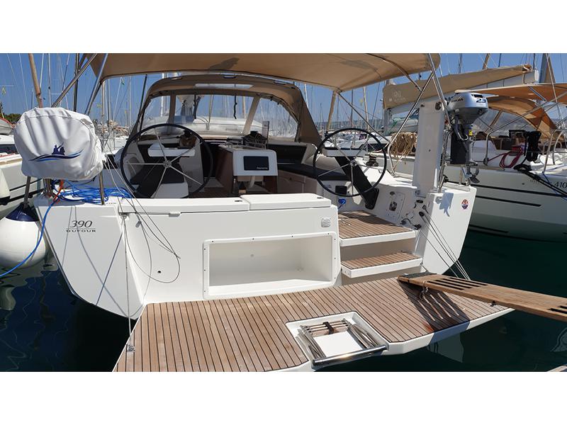 Book yachts online - sailboat - Dufour 390 Grand Large - Sara - rent