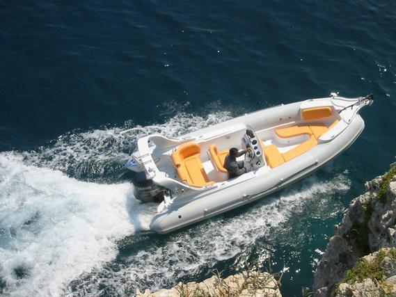 Book yachts online - motorboat - AGA Marine Spirit 640 - AGA - rent