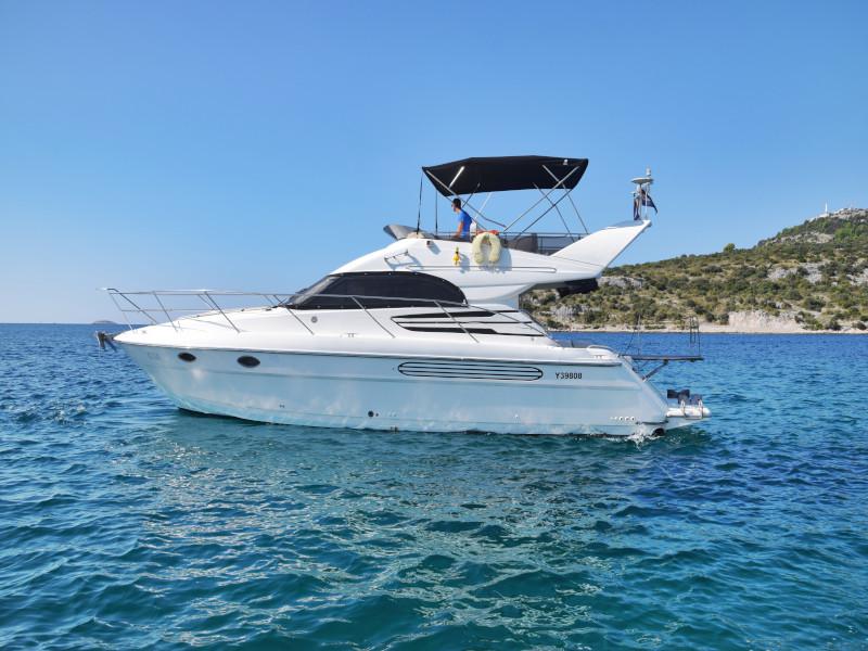 Book yachts online - motorboat - Fairline Phantom 40 - Julia - rent