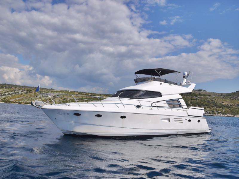 Book yachts online - motorboat - Johnson 56 - New Style  - rent