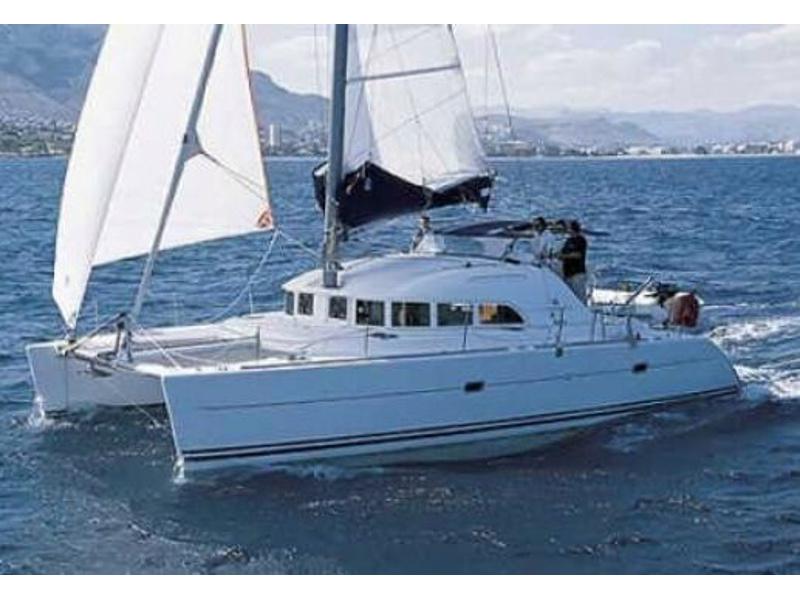Book yachts online - catamaran - Lagoon 380 - Moonshadow - rent