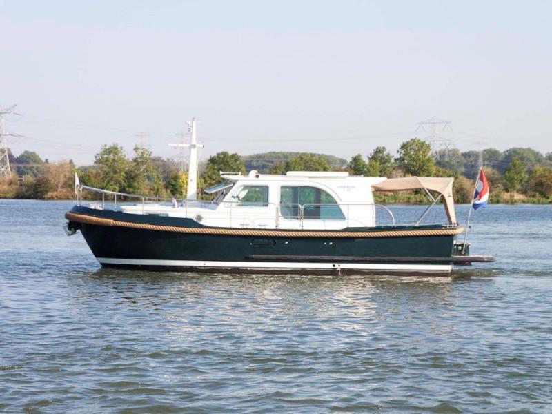 Book yachts online - motorboat - Linssen Classic Sturdy 32 Sedan - Classic Sturdy 32 Sedan - rent