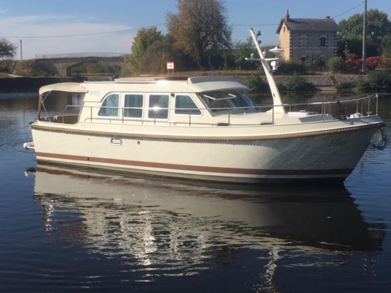 Book yachts online - motorboat - Linssen 33.9 Sedan - VS/Linssen 33.9S - rent
