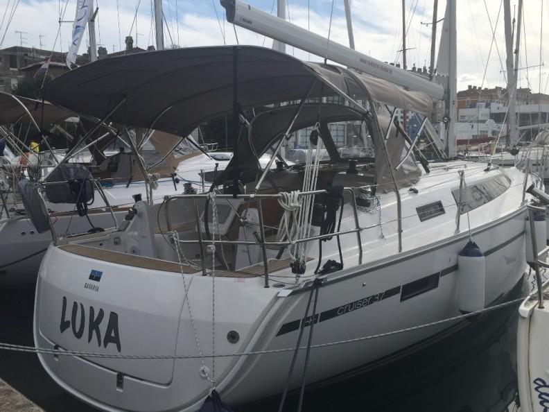 Book yachts online - sailboat - Bavaria Cruiser 37 - Luka - rent