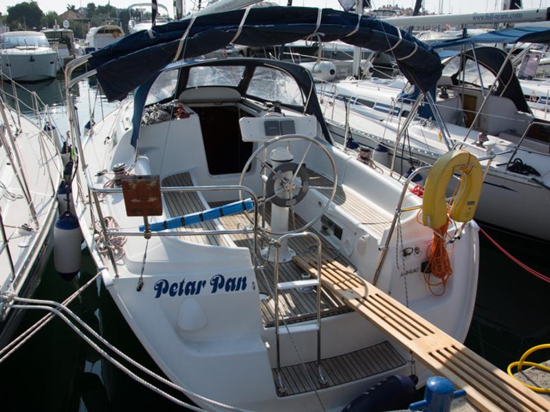 Book yachts online - sailboat - Sun Odyssey 32 - PETAR PAN (2017 sails) - rent