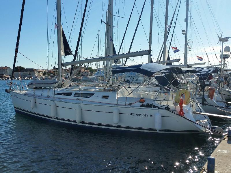 Book yachts online - sailboat - Sun Odyssey 40 - VIOLA ( new sails) - rent