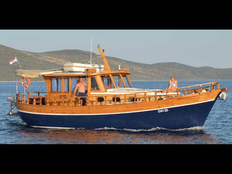 Book yachts online - motorboat - Model Luka - LUKA - rent