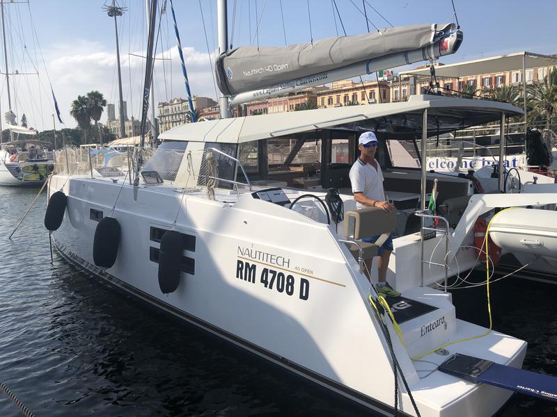 Book yachts online - catamaran - Nautitech Open 40 - Enteara - rent