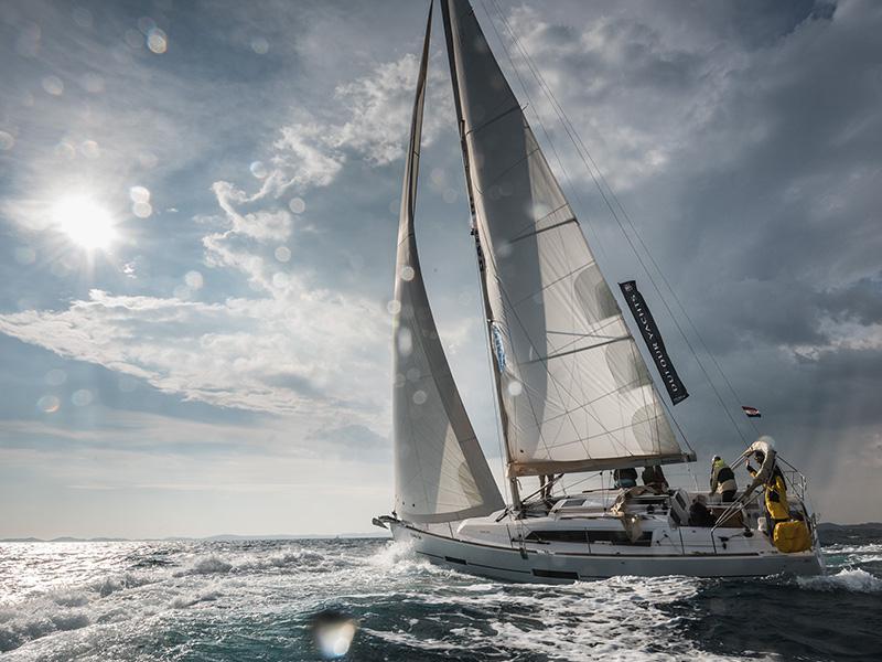 Book yachts online - sailboat - Dufour 382 GL - Tanja - BT - rent