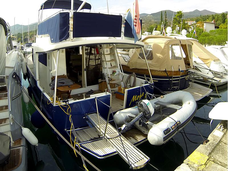 Book yachts online - motorboat - Beneteau S. Trawler 42 - Moja 3 - rent