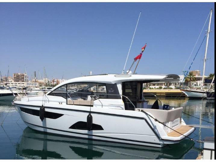 Book yachts online - motorboat - Sealine C330 - Destiny of Plymouth - rent