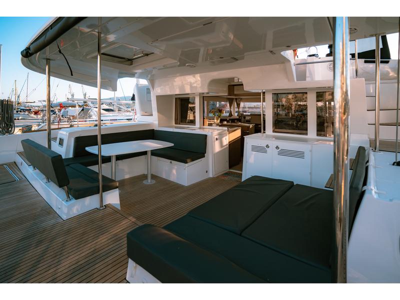 Book yachts online - catamaran - Lagoon 450  Flybridge_2020 - SY_2054 - rent