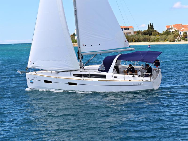 Book yachts online - sailboat - OCEANIS 38.1 BT - AURA - rent