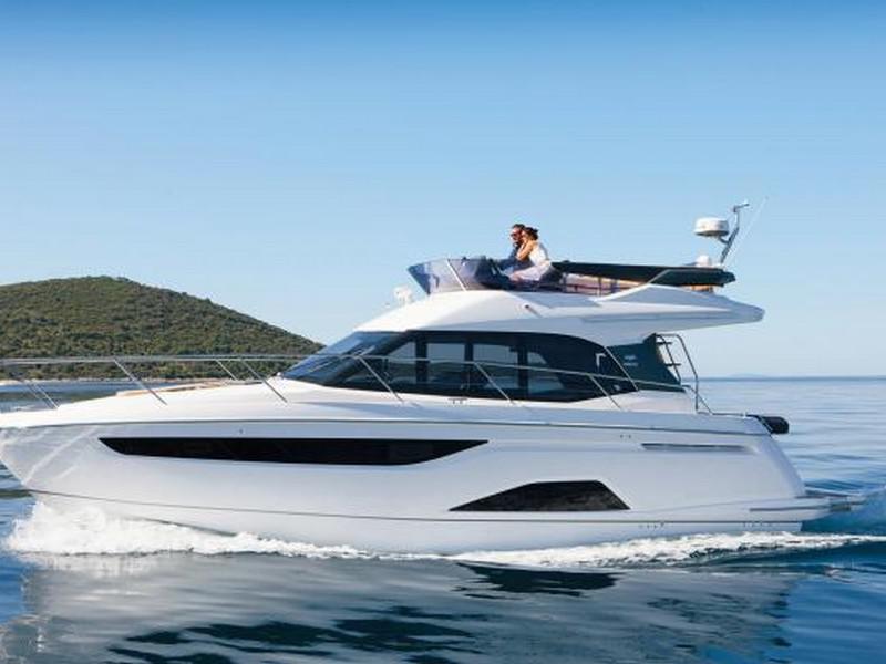 Book yachts online - motorboat - Bavaria R40 FLY - STEP TWO - rent