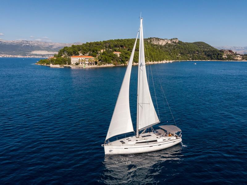 Book yachts online - sailboat - Bavaria Cruiser 51 - LUI - rent