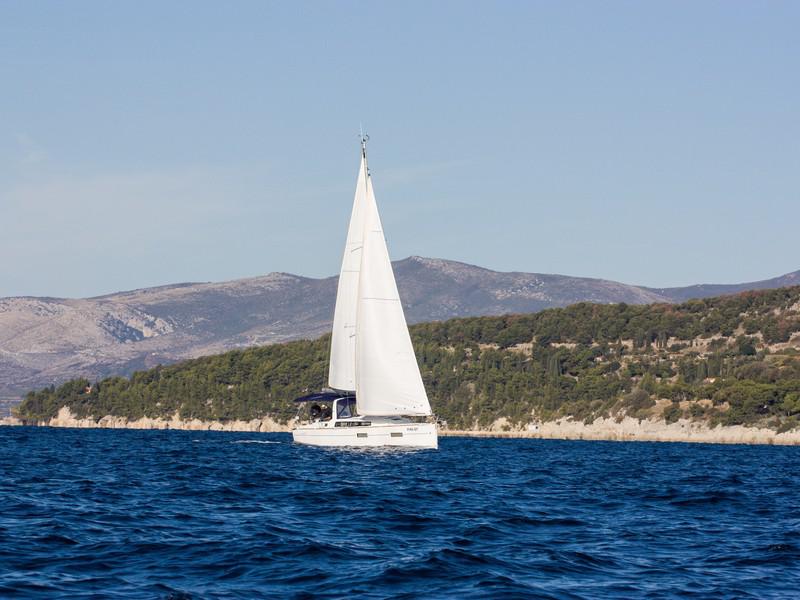 Book yachts online - sailboat - Beneteau Oceanis 38 - ARSEN - rent