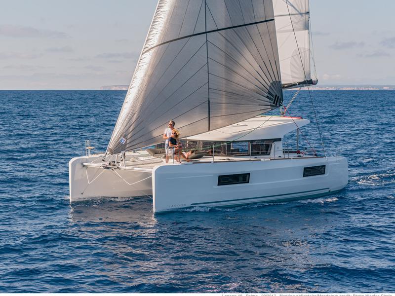 Book yachts online - catamaran - Lagoon 40 - Serendipity II - rent