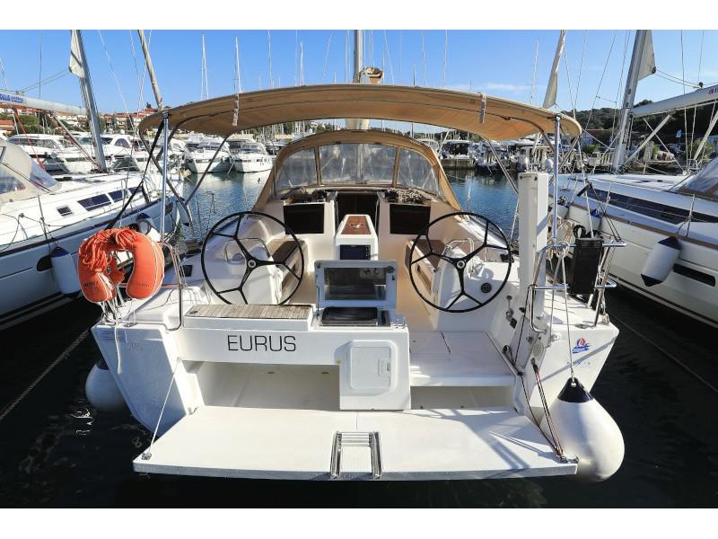 Book yachts online - sailboat - Dufour 412 - Eurus - rent