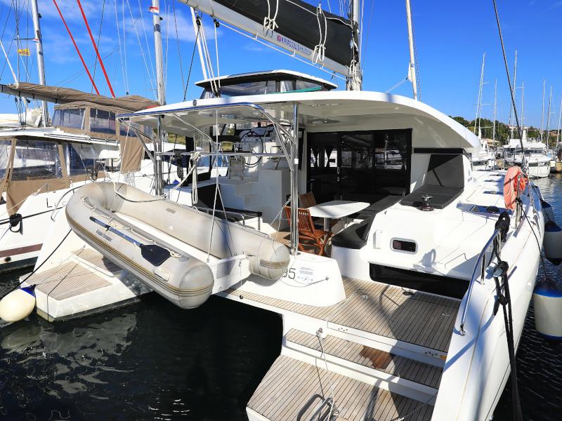 Book yachts online - catamaran - Lagoon 42 - Fleur de Sel - rent