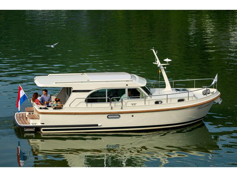 Book yachts online - motorboat - Linssen Grand Sturdy 30.0 Sedan - Luna Ilena - rent