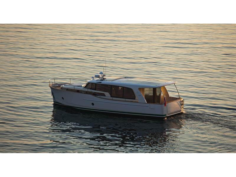 Book yachts online - motorboat - Greenline 40 - Lady ELMA - rent