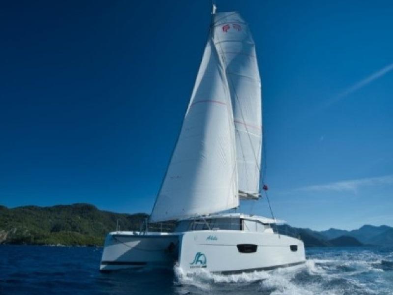 Book yachts online - catamaran - Astréa 42 - Adele - rent