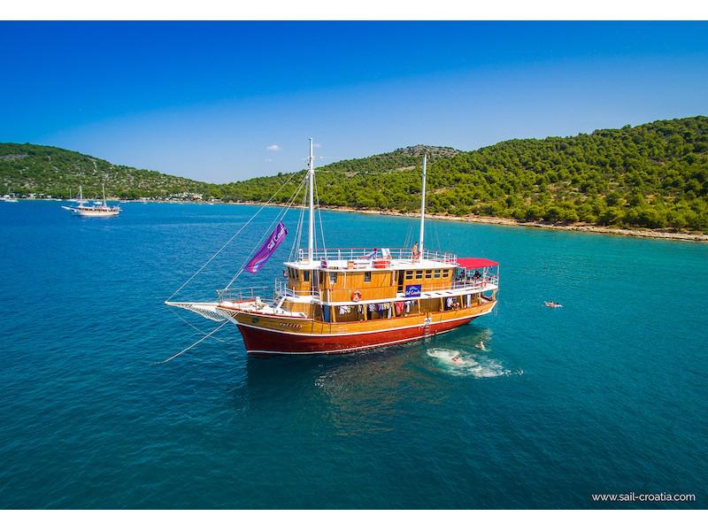 Book yachts online - motorboat - Motoryacht Voscica - Voscica - rent
