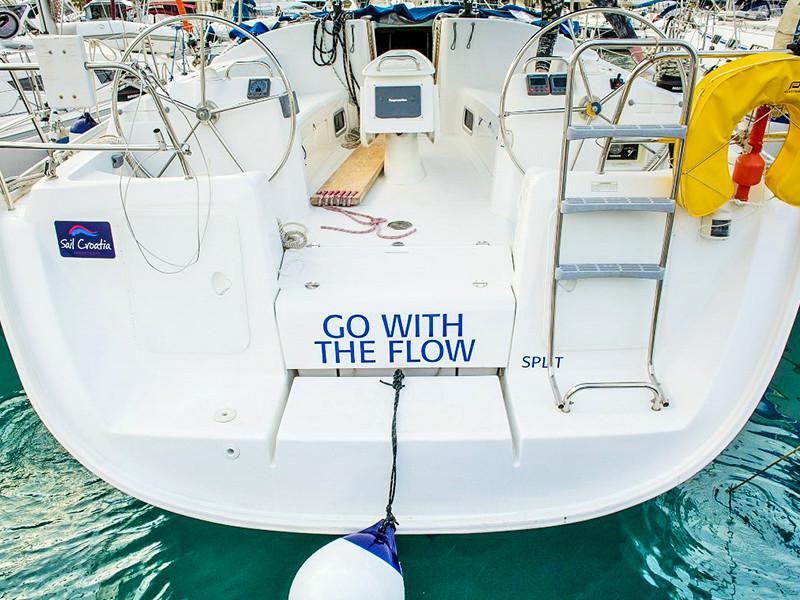 Book yachts online - sailboat - Beneteau Cyclades 43 - Go With The Flow - rent