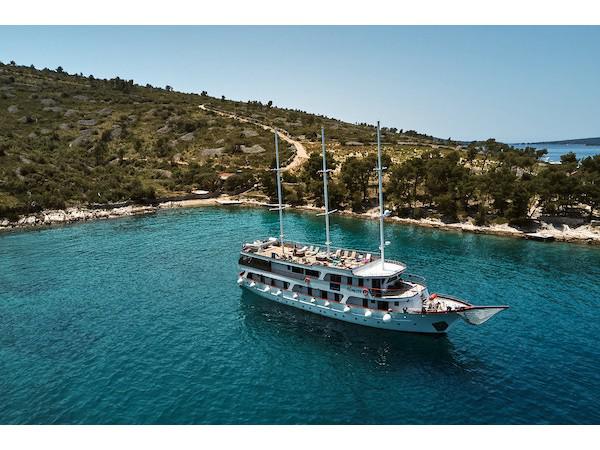 Book yachts online - motorboat - Motoryacht Almissa - Almissa - rent