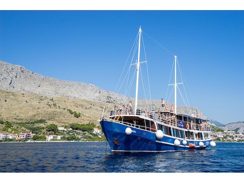 Book yachts online - motorboat - Motoryacht Naval - Naval - rent