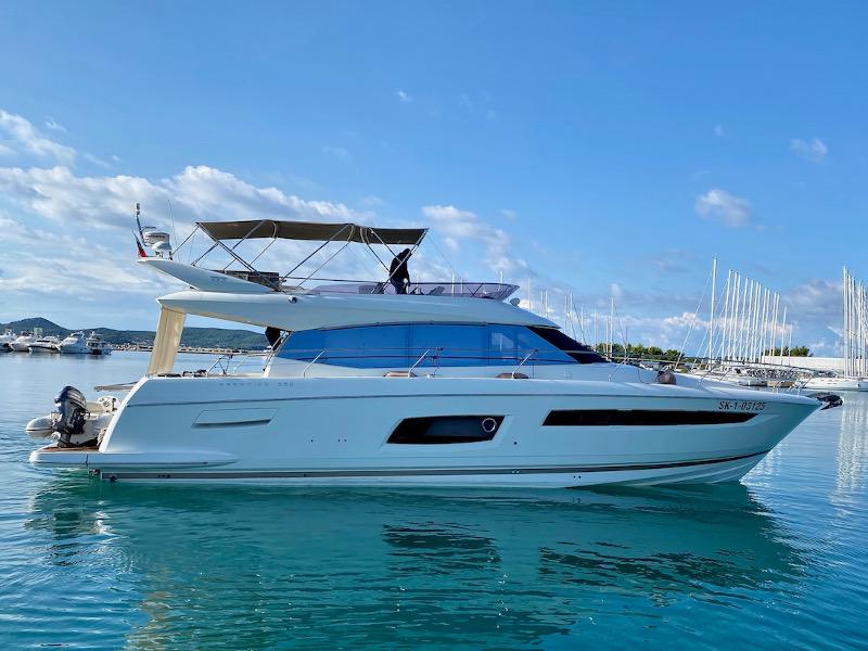 Book yachts online - motorboat - Prestige 550 Fly - Floria - rent