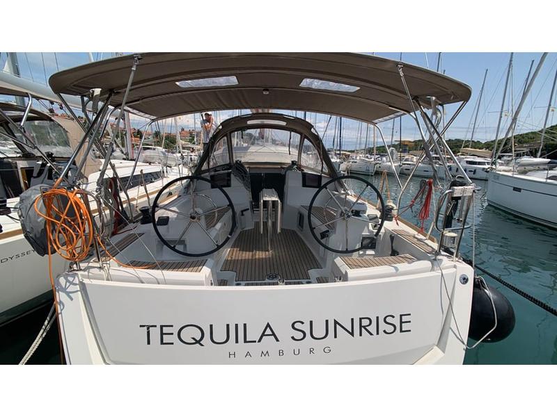 Book yachts online - sailboat - Sun Odyssey 389 JP - TEQUILA SUNRISE - rent