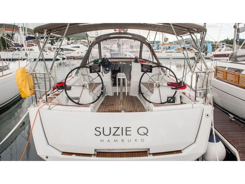 Book yachts online - sailboat - Sun Odyssey 389 JP - SUZIE Q - rent